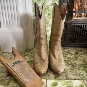 Vintage Frye heeled Western Cowboy Boots Size 8B